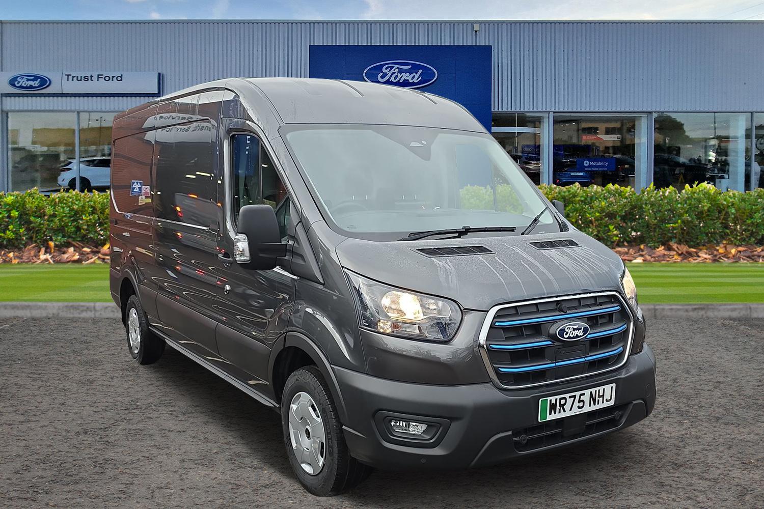 Ford E-TRANSIT Photo 0