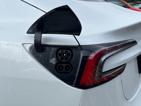 TESLA Model 3 Photo autoimg-98ba95968a2363d6466567983982b70b857398c1.jpg