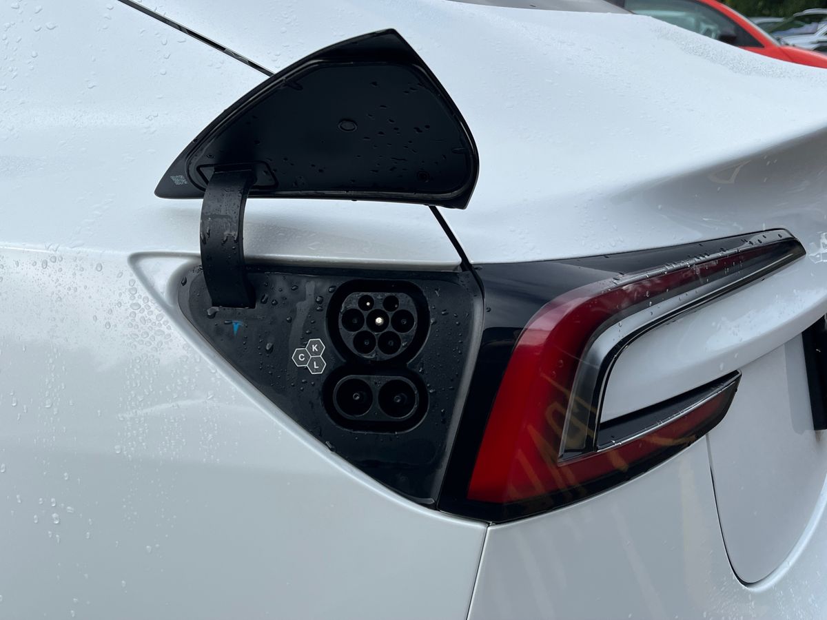 TESLA Model 3 Photo 25