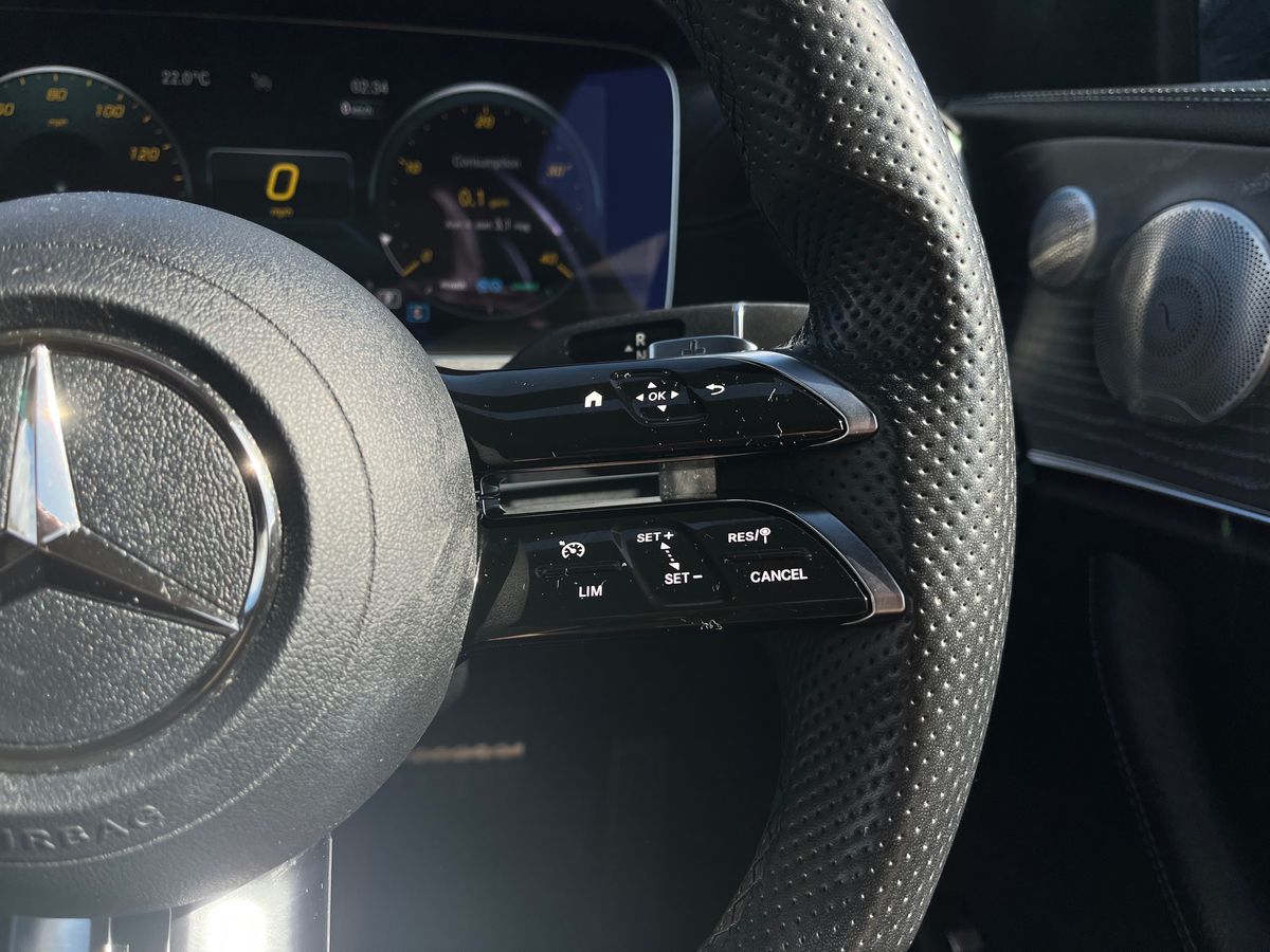 Mercedes-Benz E Class Photo 16