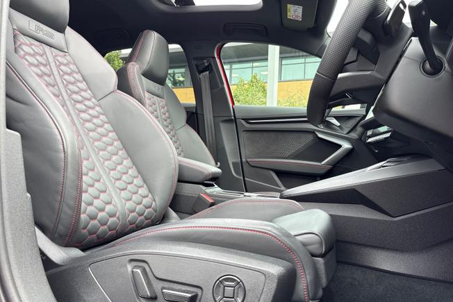 Audi RS3 Photo 31