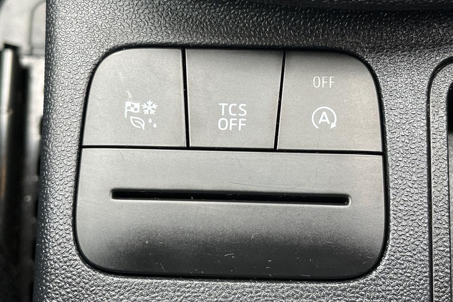 Ford Fiesta Photo autoimg-98cbf918ec7089f54825ca104583265c03b3e08a.jpg