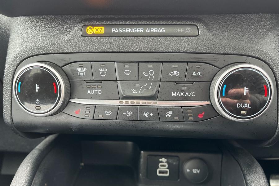 Ford KUGA Photo autoimg-98cdf8860d8efdbcf68062aced81dad78daaf25b.jpg