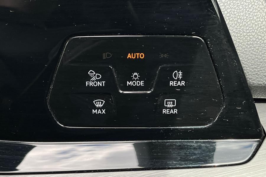 Volkswagen GOLF Photo autoimg-98cfc4331c91e90512173e6dc982d3724a873cb9.jpg