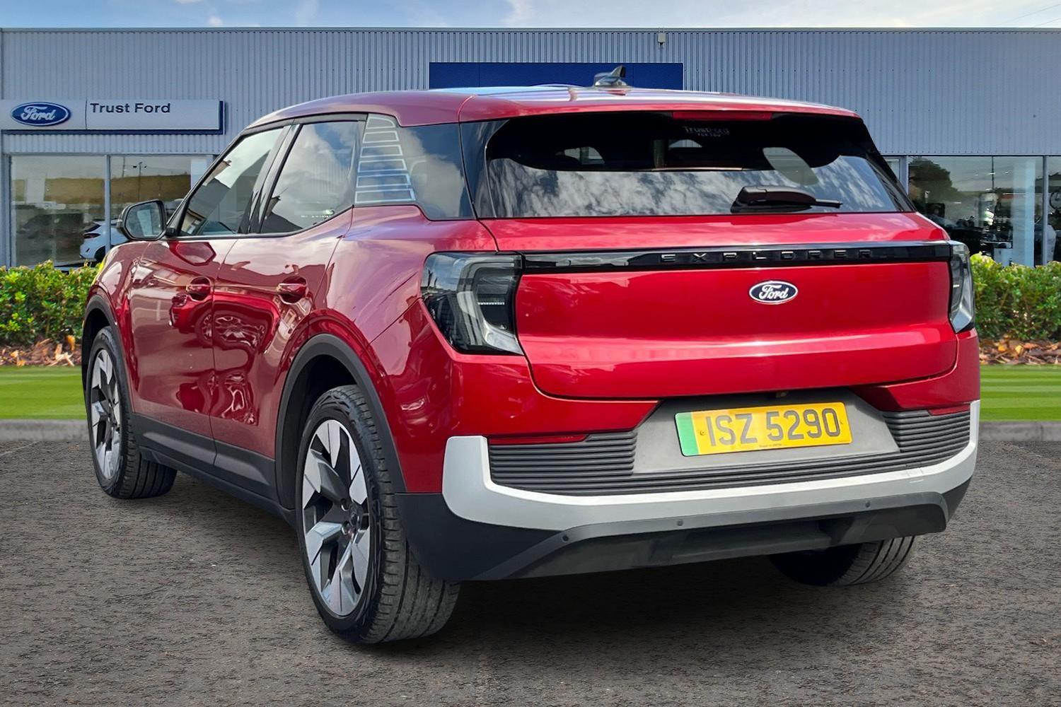 Ford Explorer Photo 1