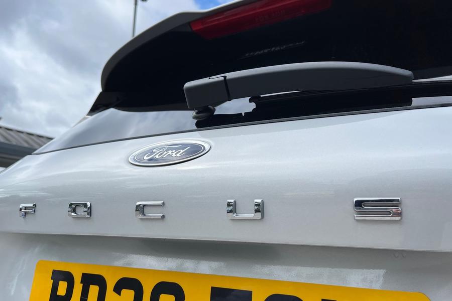 Ford Focus Photo autoimg-98d3bd10b138640033b925e73cf757fe19d6af4a.jpg
