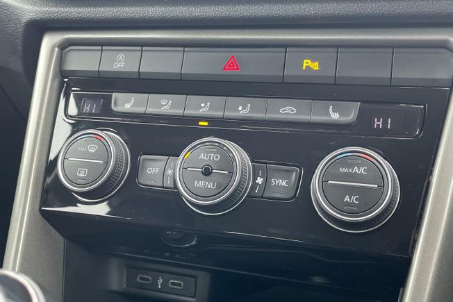 Volkswagen T-Roc Photo 35