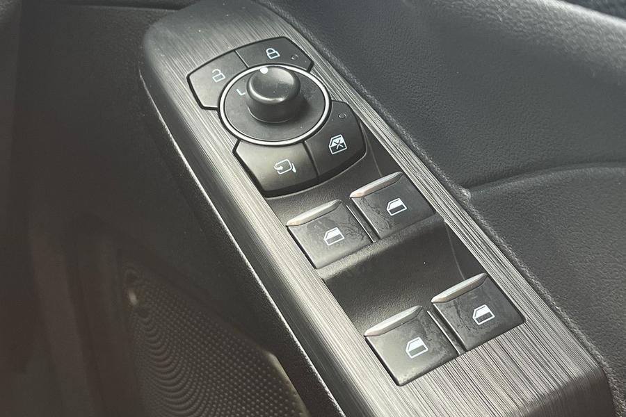 Ford KUGA Photo autoimg-98de38cf6b7f59a990bb808171f71862900287e6.jpg