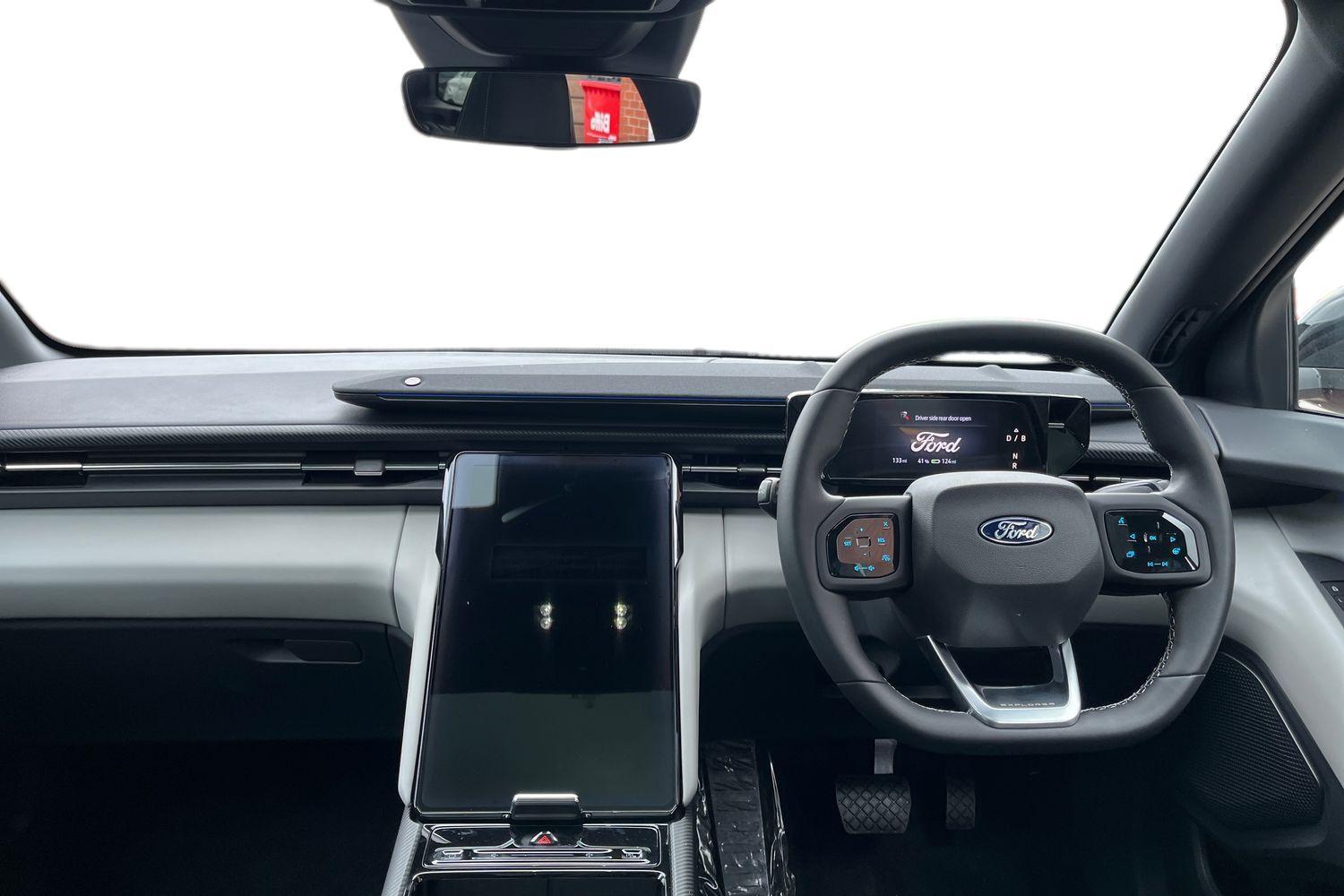 Ford EXPLORER Photo 9