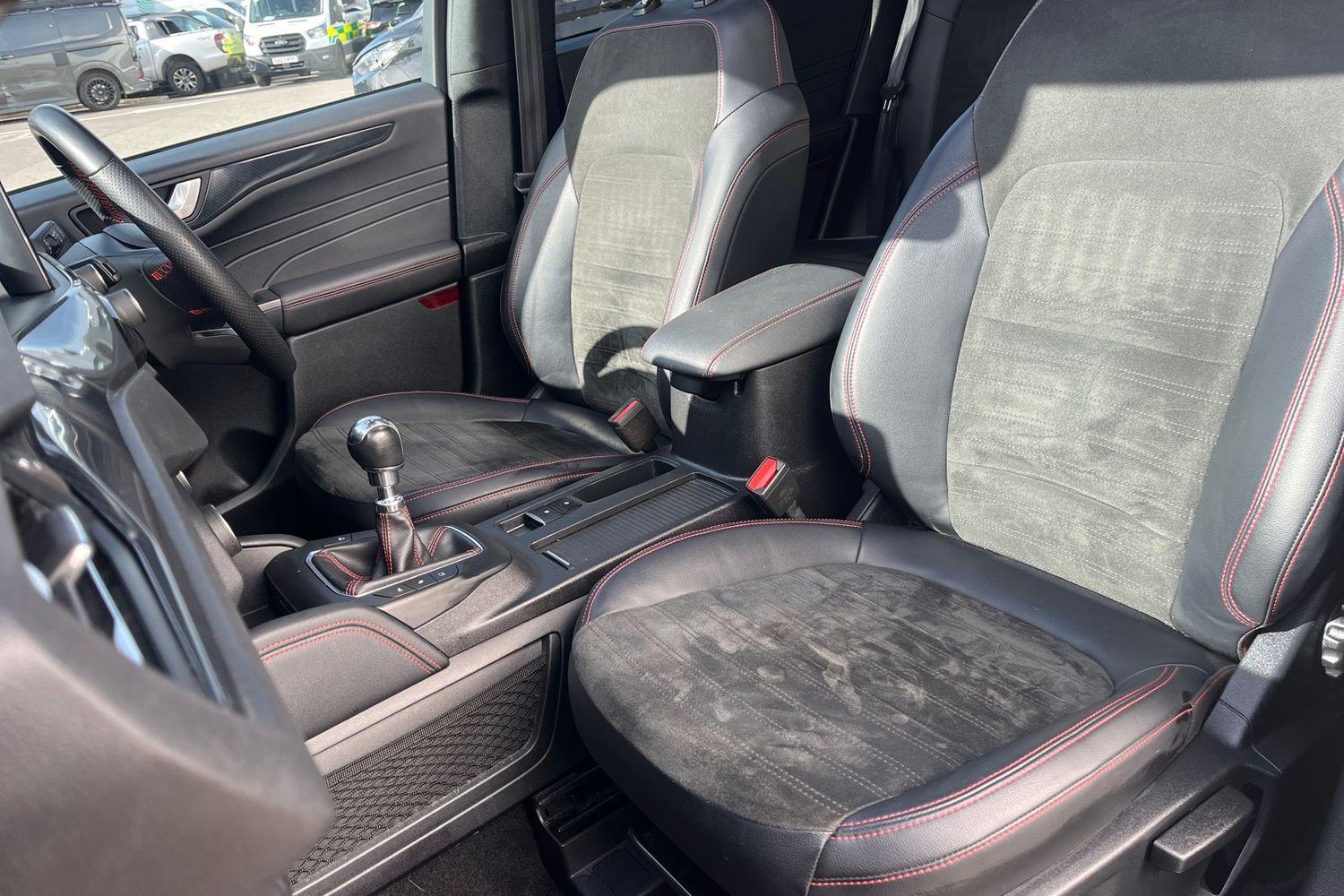 Ford KUGA Photo 18