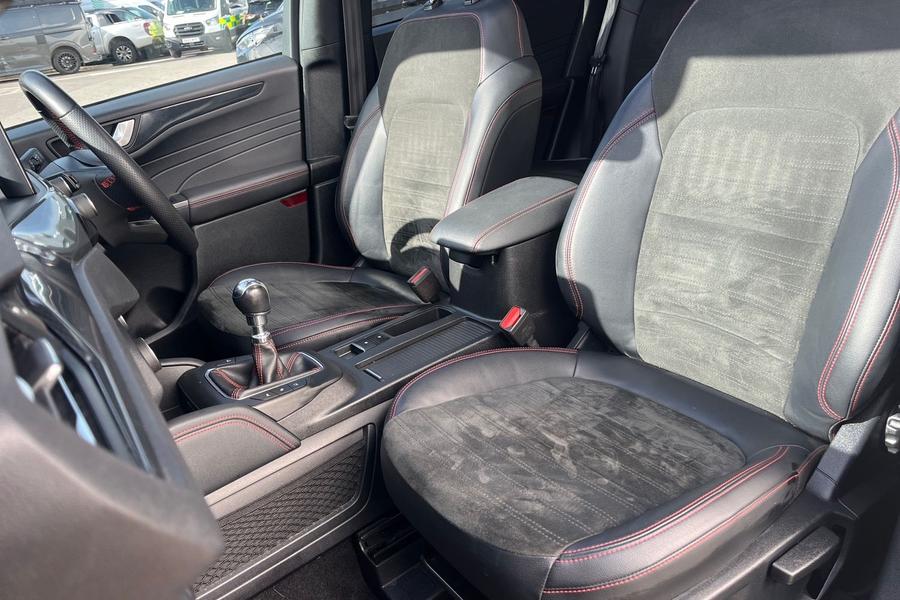 Ford KUGA Photo autoimg-98e544c273bb5810b082a3cb5ec5067283bb87d1.jpg