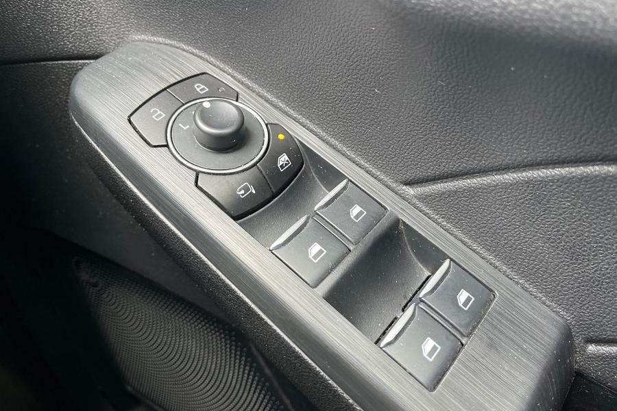 Ford KUGA Photo autoimg-98e9b0c19b21f6fd00c7b930394132239e003ecc.jpg