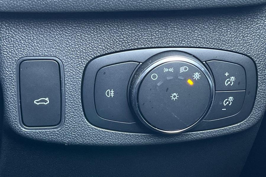 Ford Focus Photo autoimg-98f21ef481541d991618e7d0ad9974a7ef9321cd.jpg