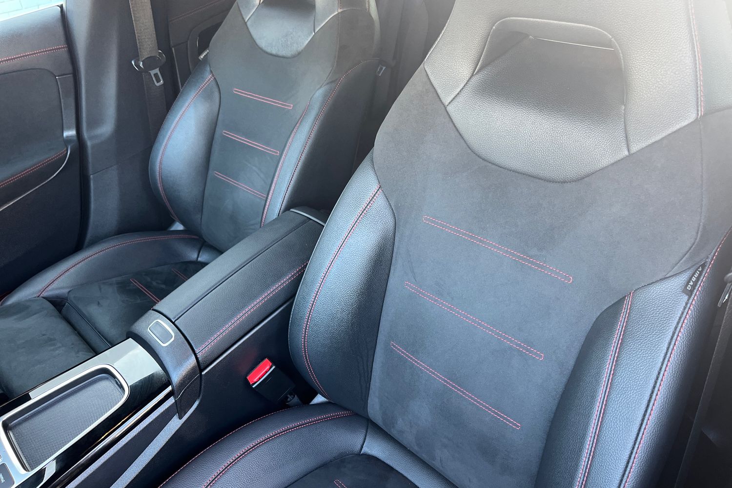 Mercedes-Benz CLA Photo 18