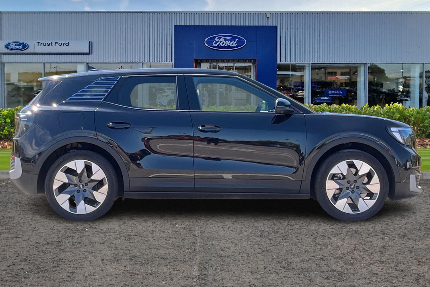 Ford Explorer Photo 2