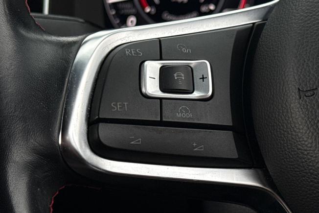 VOLKSWAGEN Golf Photo 16