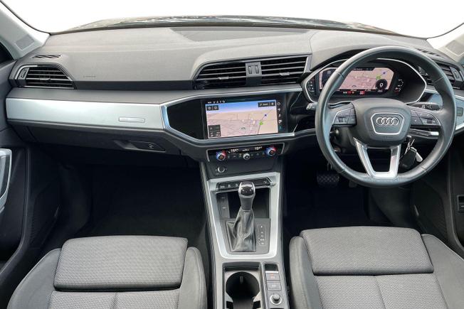 AUDI Q3 Photo 10