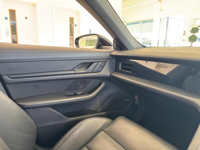 PORSCHE Taycan Photo 43