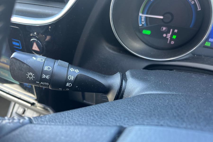 Toyota AURIS Photo autoimg-9913a1547c3625949e44c76ccf848cb1e10fd0bc.jpg