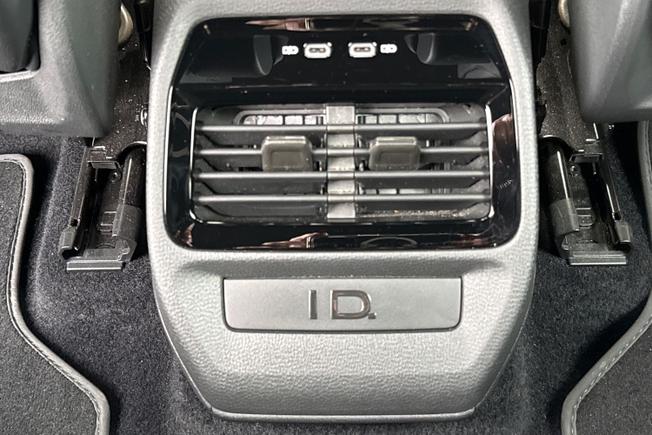 VOLKSWAGEN ID.4 Photo 29