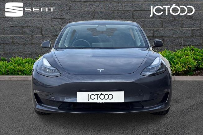 TESLA Model 3 Photo 8
