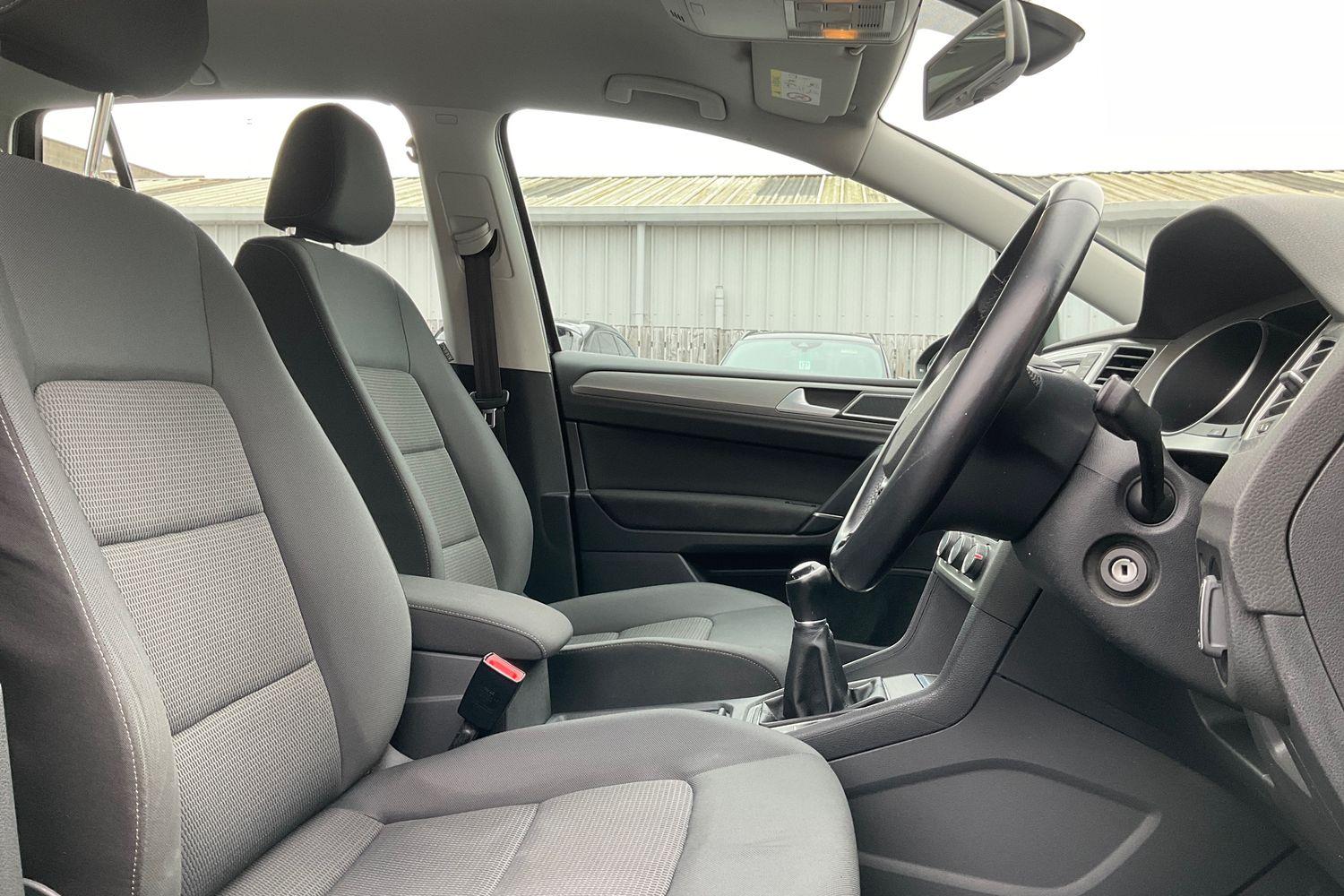 Volkswagen GOLF SV Photo 16