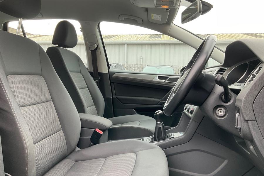 Volkswagen GOLF SV Photo autoimg-9916f3b5103a03200b5f8691d141c5827fb3b46e.jpg