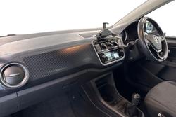 VOLKSWAGEN Up Photo 2