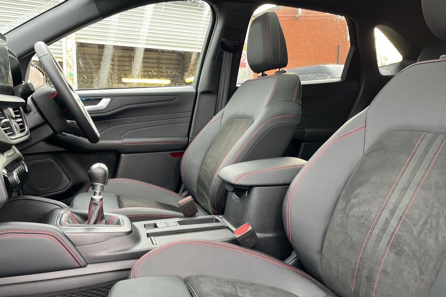 Ford KUGA Photo autoimg-9919861475060a6911331fd4fb4558776465f041.jpg