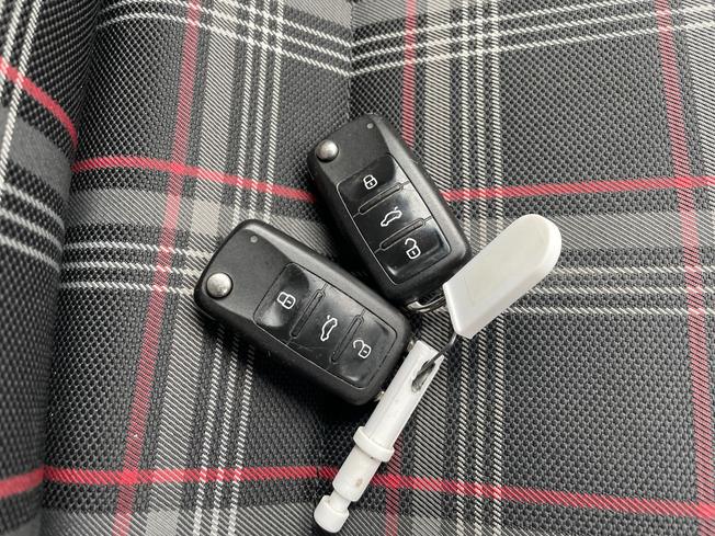 VOLKSWAGEN up! Photo 35