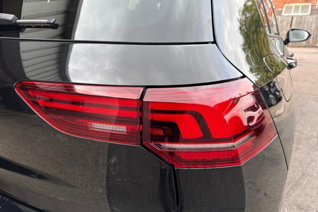 VOLKSWAGEN Golf Photo 18