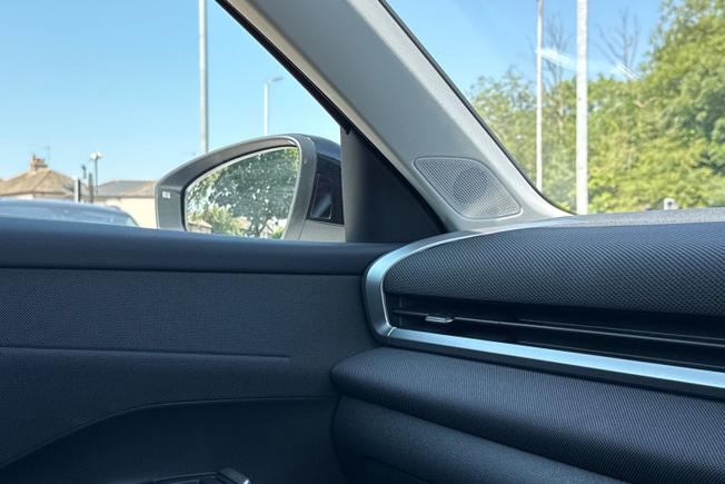 Volkswagen T-Roc Photo 34