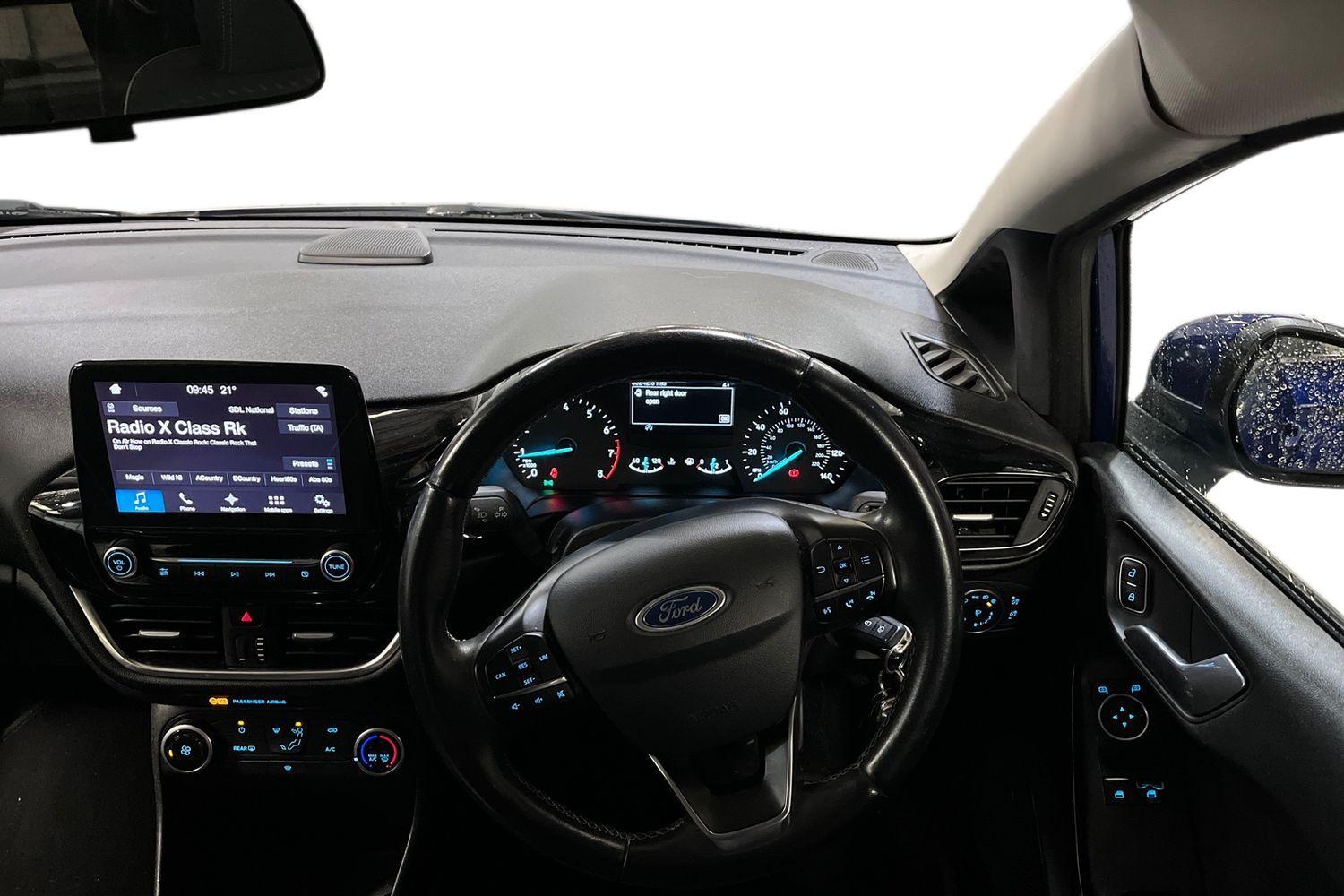 Ford FIESTA Photo 10