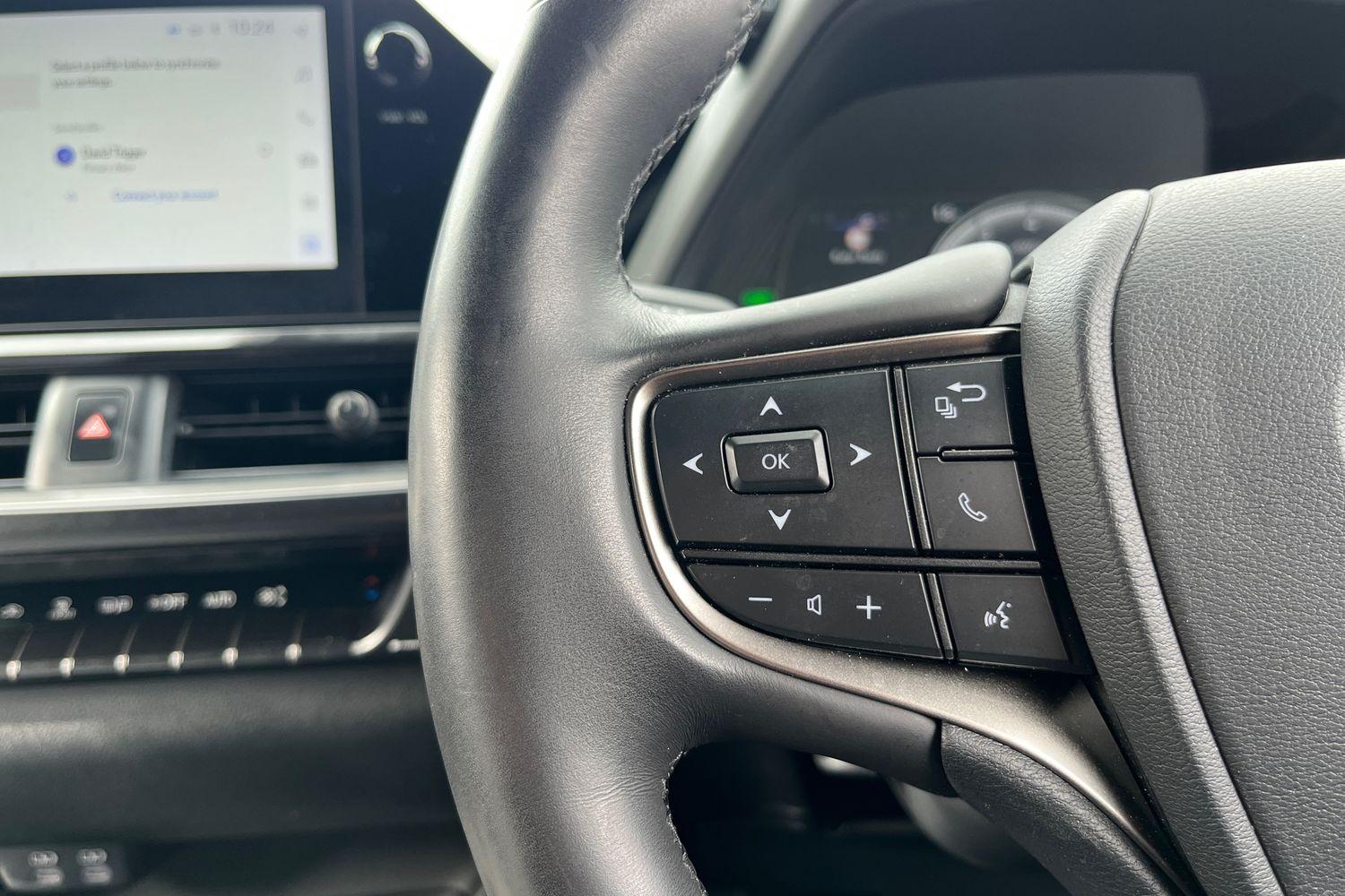 Lexus UX Photo 34