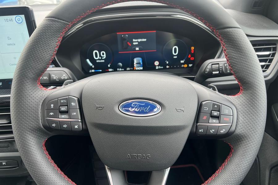 Ford FOCUS Photo autoimg-992be9ca9efd9a14cc6d921a2a8885a83d2879af.jpg