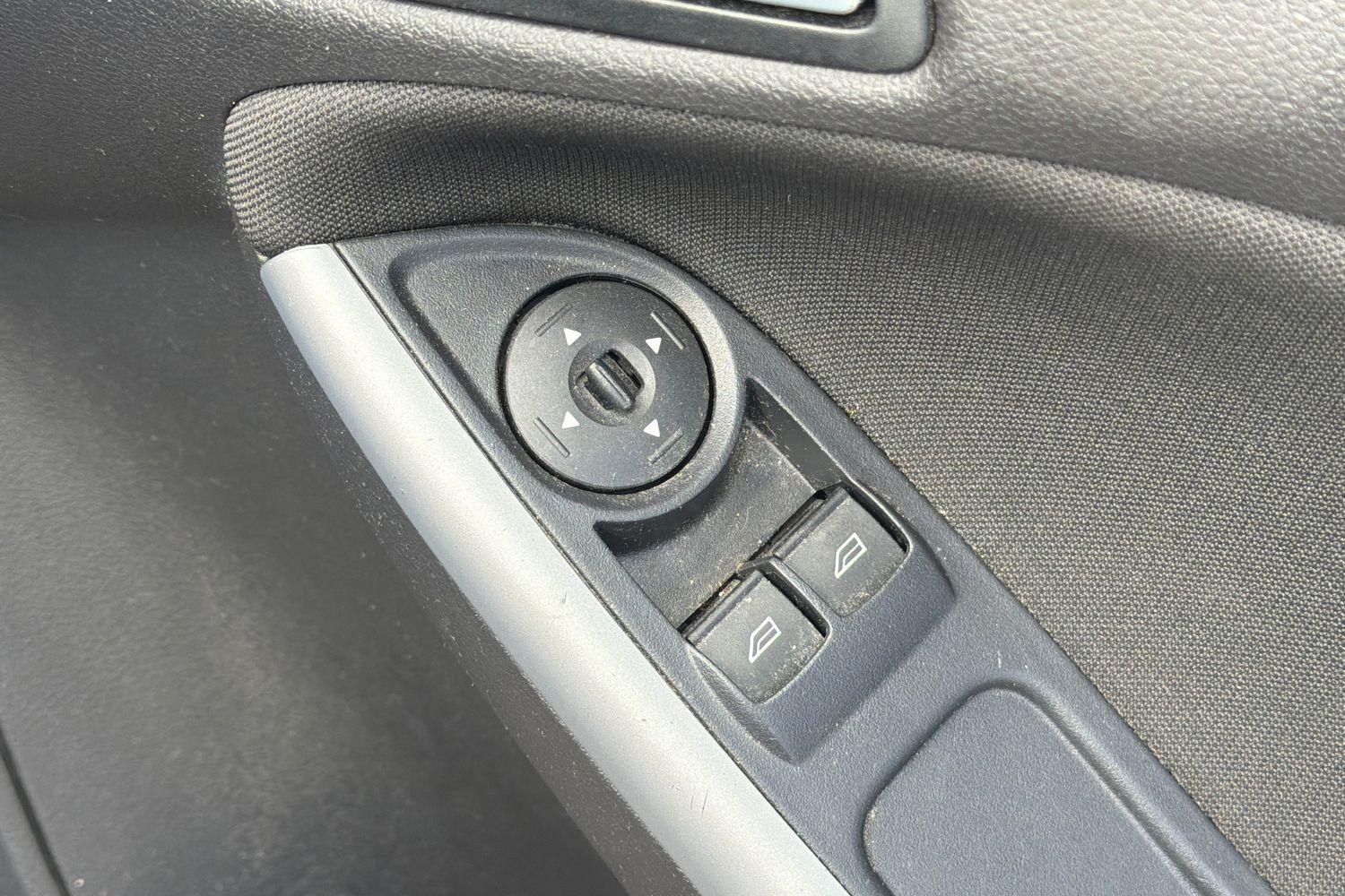 Ford Focus Photo 15