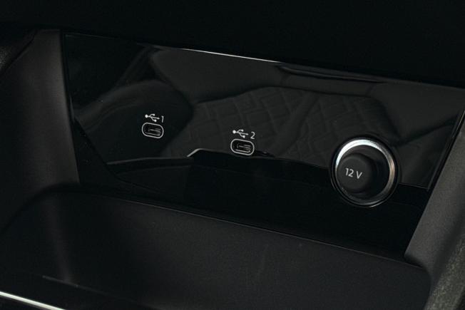 Audi Q6 e-tron Photo 31