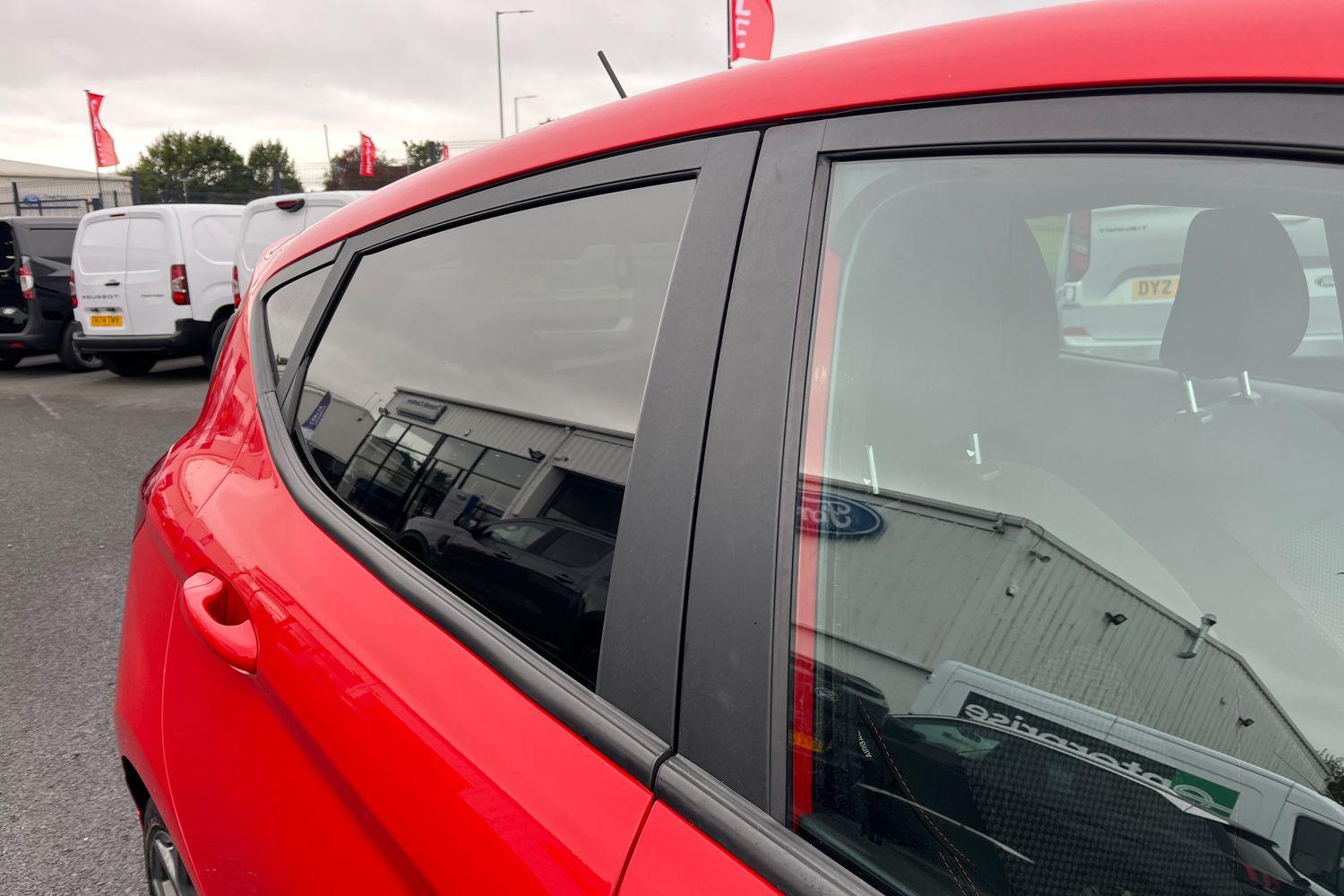 Ford Fiesta Photo 23