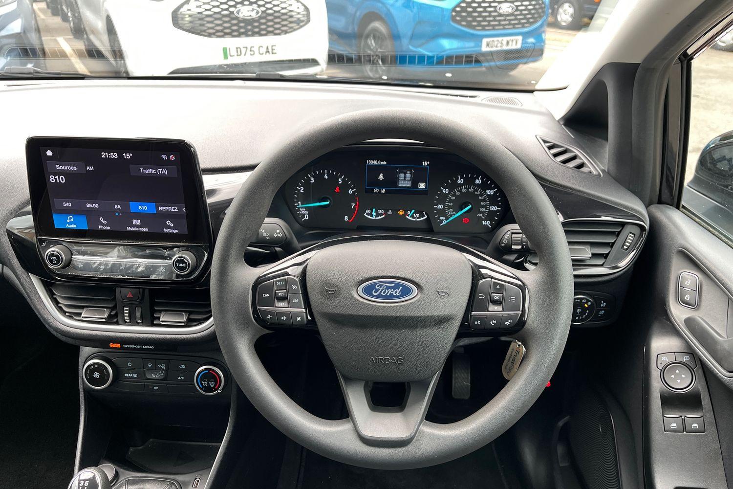 Ford FIESTA Photo 11