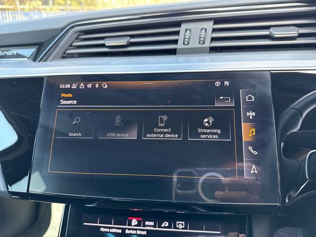 AUDI e-tron Photo 39