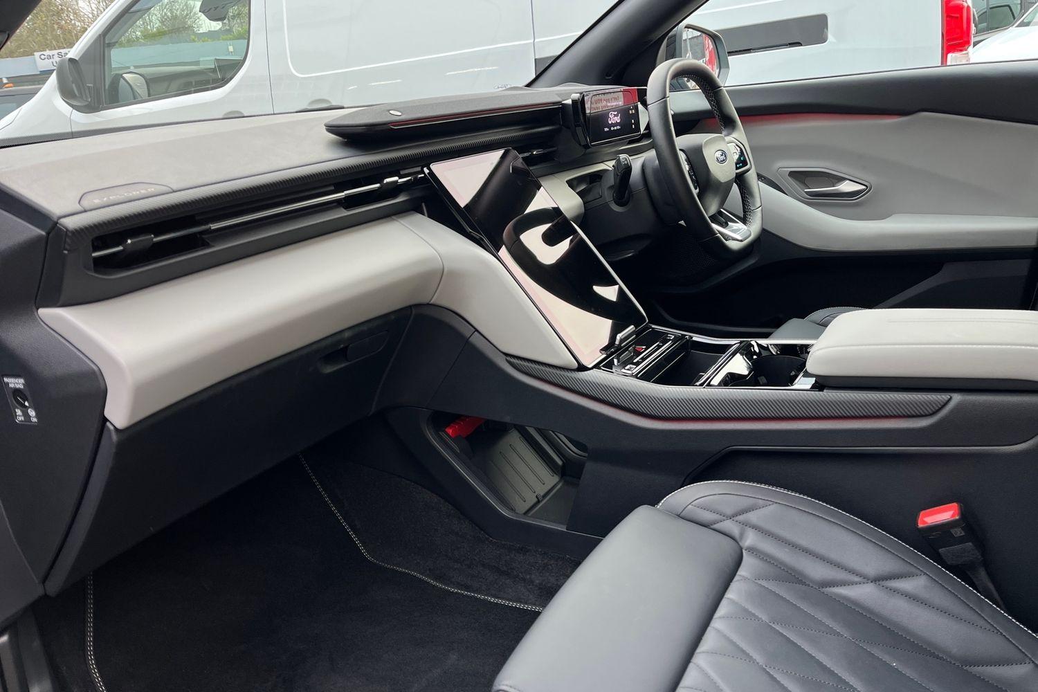 Ford Explorer Photo 17