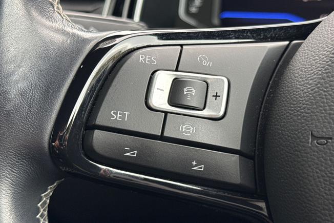 VOLKSWAGEN T-ROC Photo 16