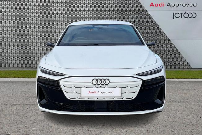 AUDI S6 E-Tron Avant Photo 8