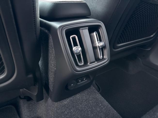 VOLVO Xc40 Photo 36