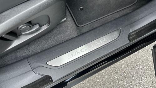 Jaguar F-PACE Photo autoimg-99474d5cf6e3efae894ecc8e1cbb550037ae09c5.jpg