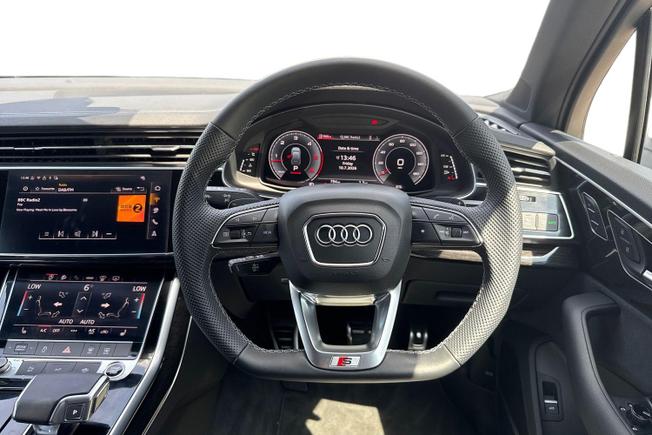 AUDI Q7 Photo 11