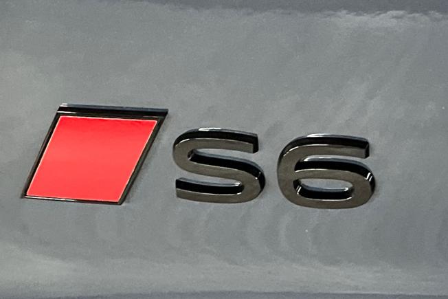 AUDI S6 E-Tron Avant Photo 27