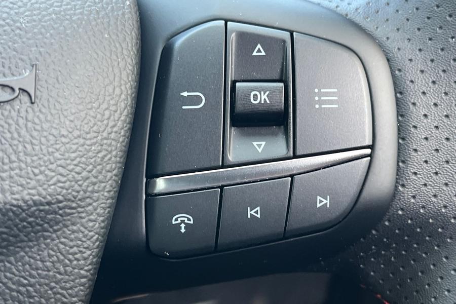 Ford KUGA Photo autoimg-99512b3c6789c815734c46354cdb4c9bfcd6eacc.jpg