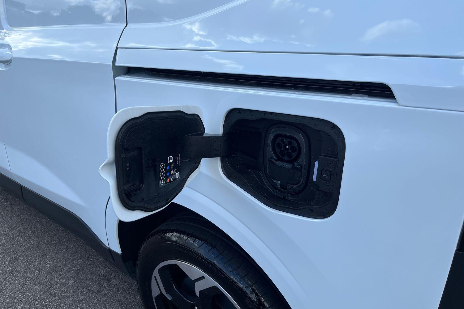 Ford E-Transit Courier Photo 7