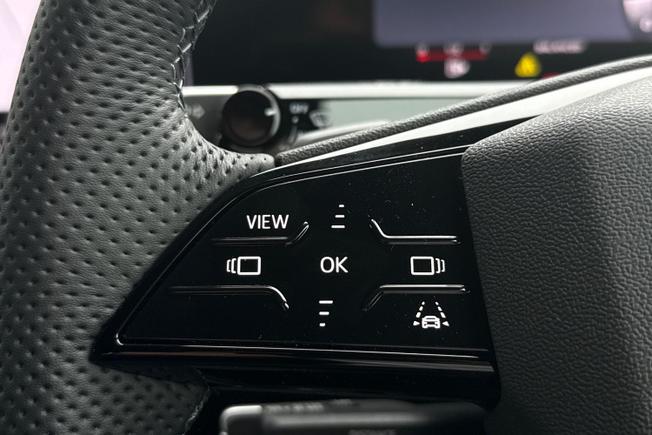 Audi Q3 SUV Photo 16